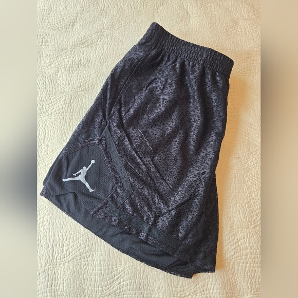 NWT Jordan Ladies Black Lace Athletic Shorts - Picture 3 of 4